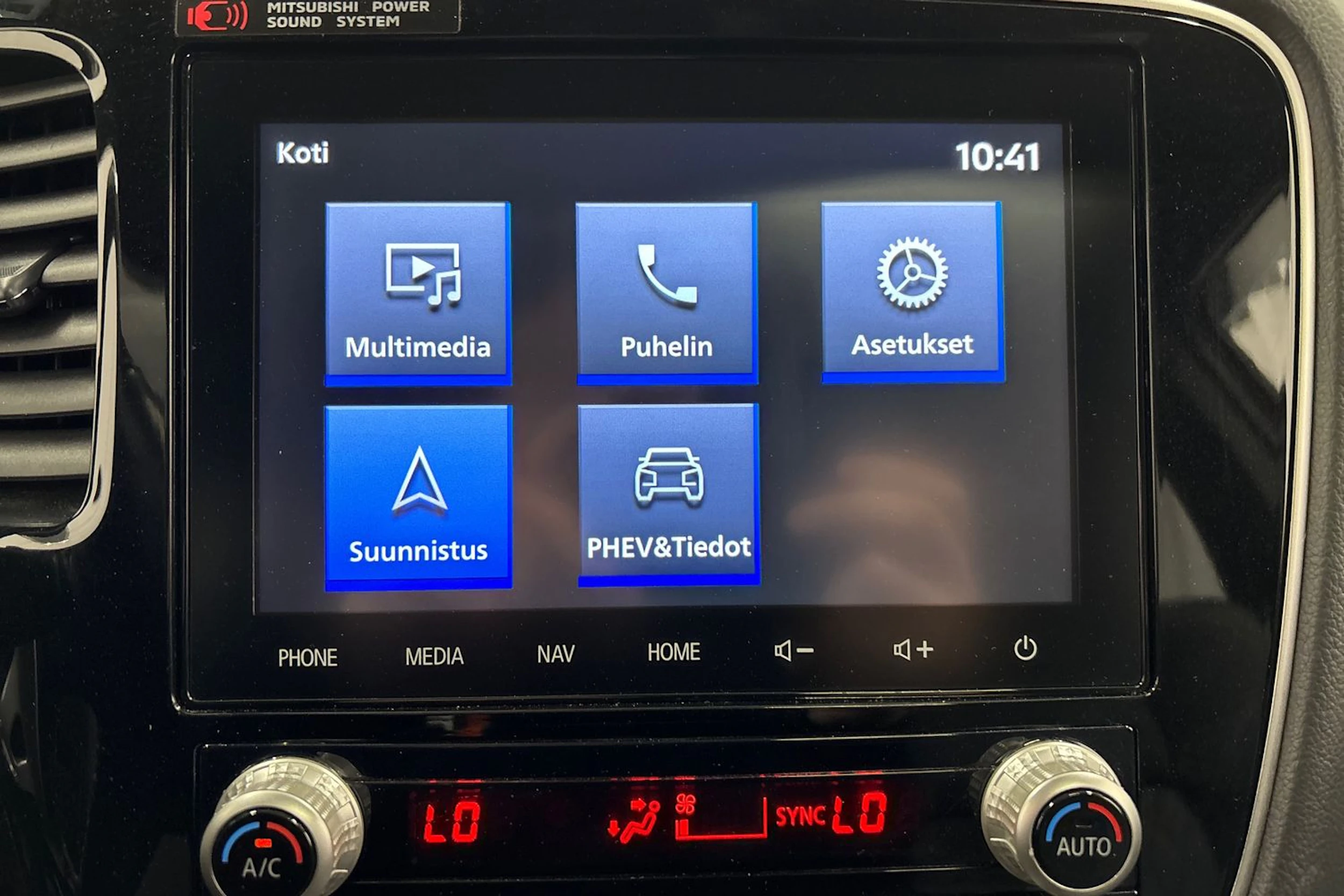 punainen Mitsubishi Outlander 2020 kuva 25.
