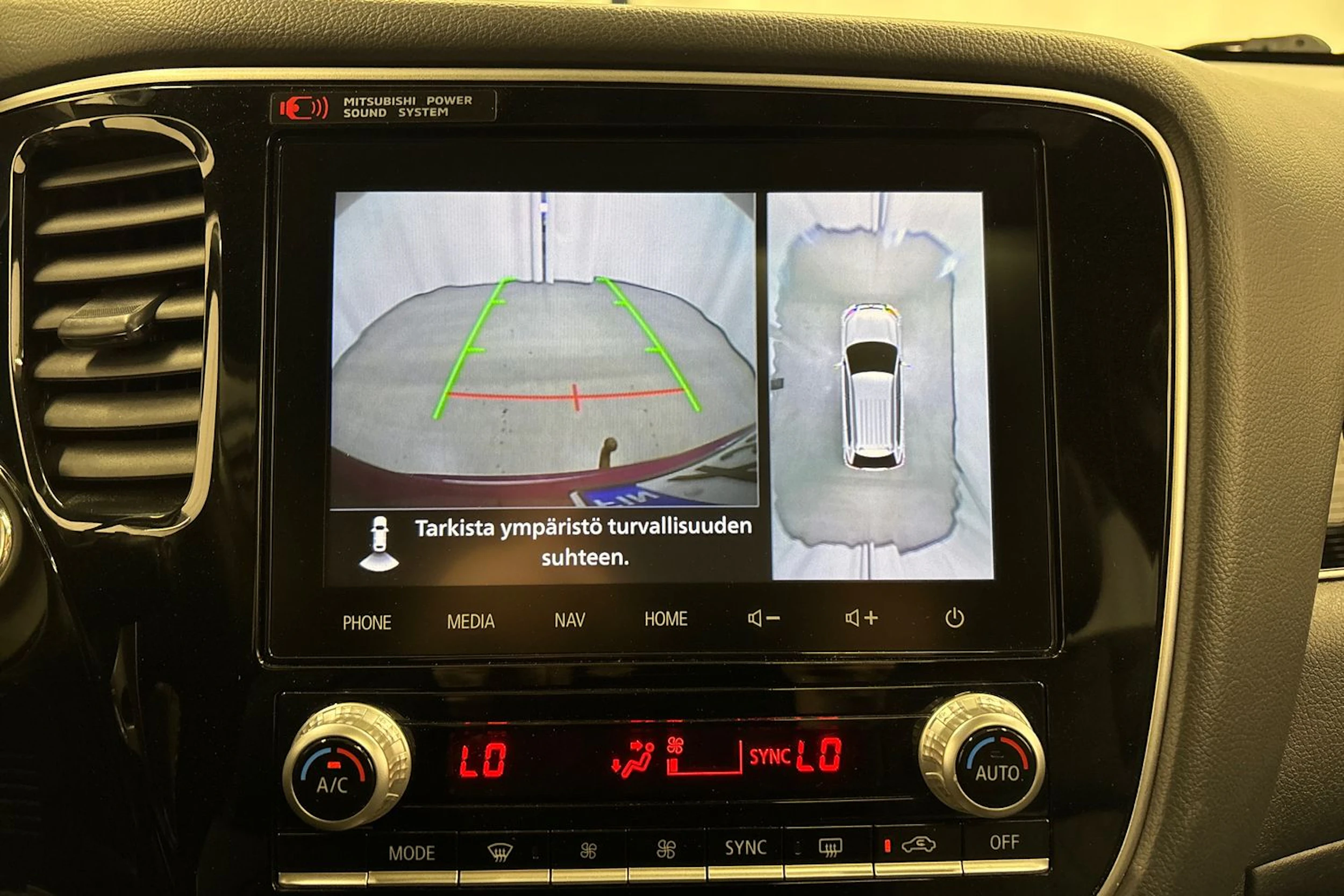 punainen Mitsubishi Outlander 2020 kuva 26.