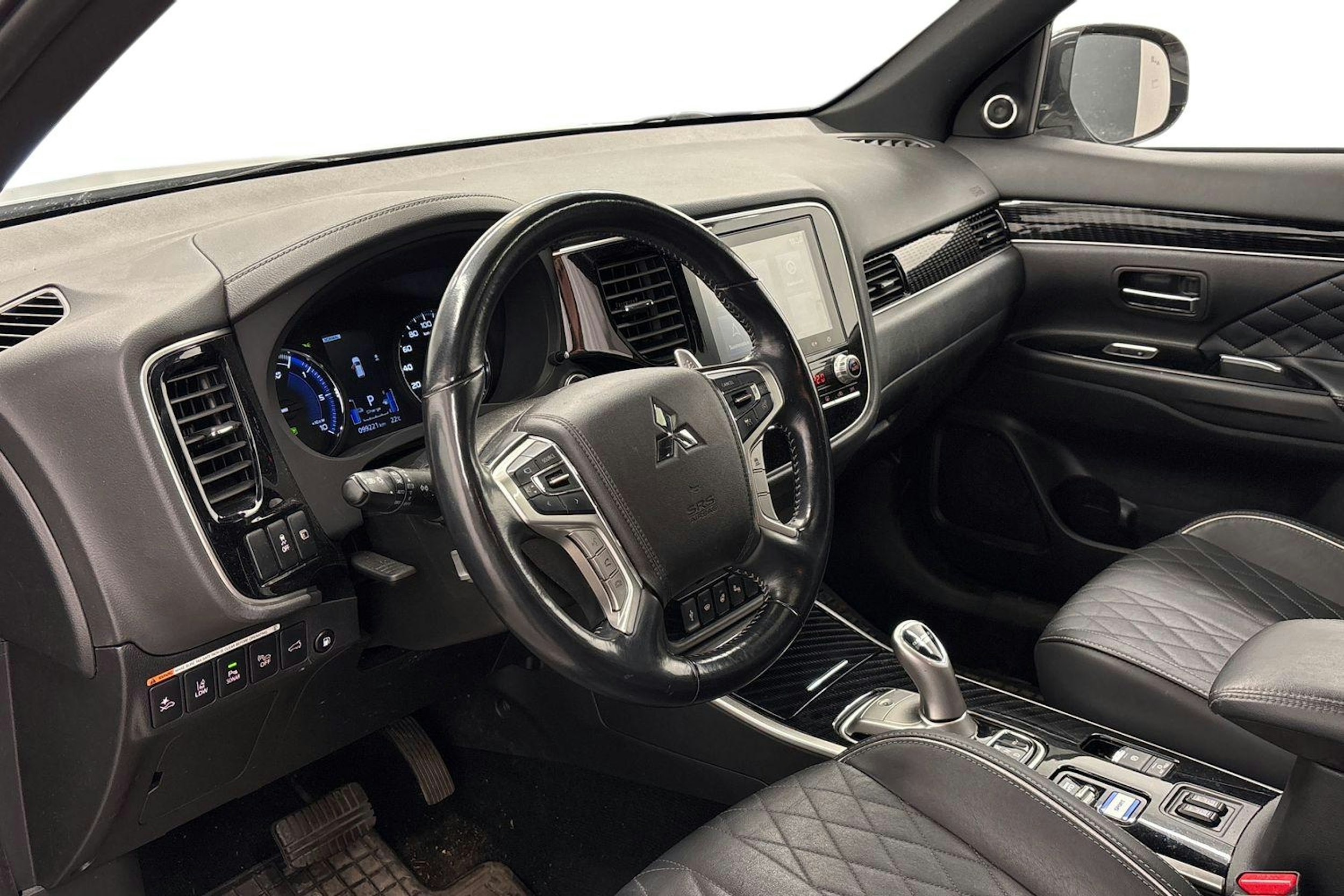 harmaa Mitsubishi Outlander 2021 kuva 3.