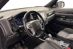 harmaa Mitsubishi Outlander 2021 kuva 3.