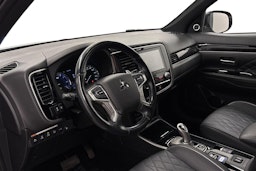 harmaa Mitsubishi Outlander 2021 kuva 7.
