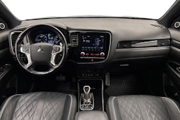 harmaa Mitsubishi Outlander 2021 kuva 9.