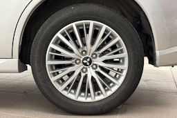 harmaa Mitsubishi Outlander 2021 kuva 13.