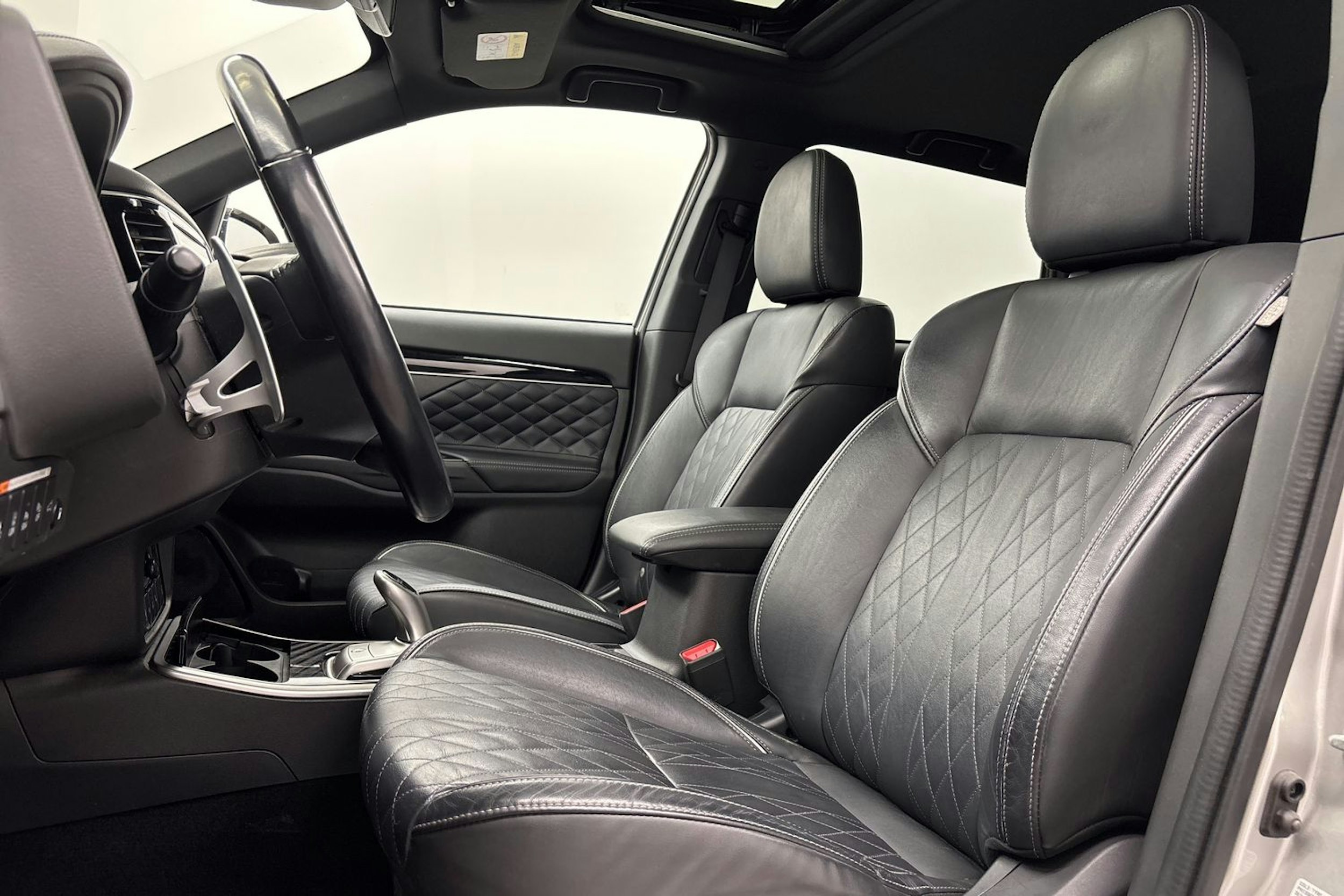 harmaa Mitsubishi Outlander 2021 kuva 14.