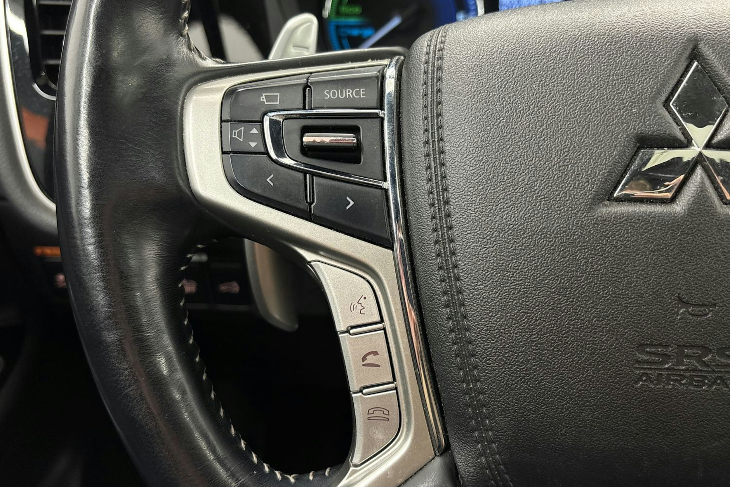 harmaa Mitsubishi Outlander 2021 kuva 17.