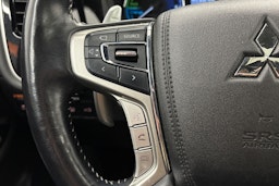 harmaa Mitsubishi Outlander 2021 kuva 17.