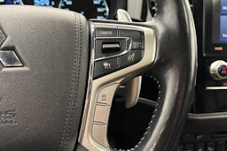 harmaa Mitsubishi Outlander 2021 kuva 18.
