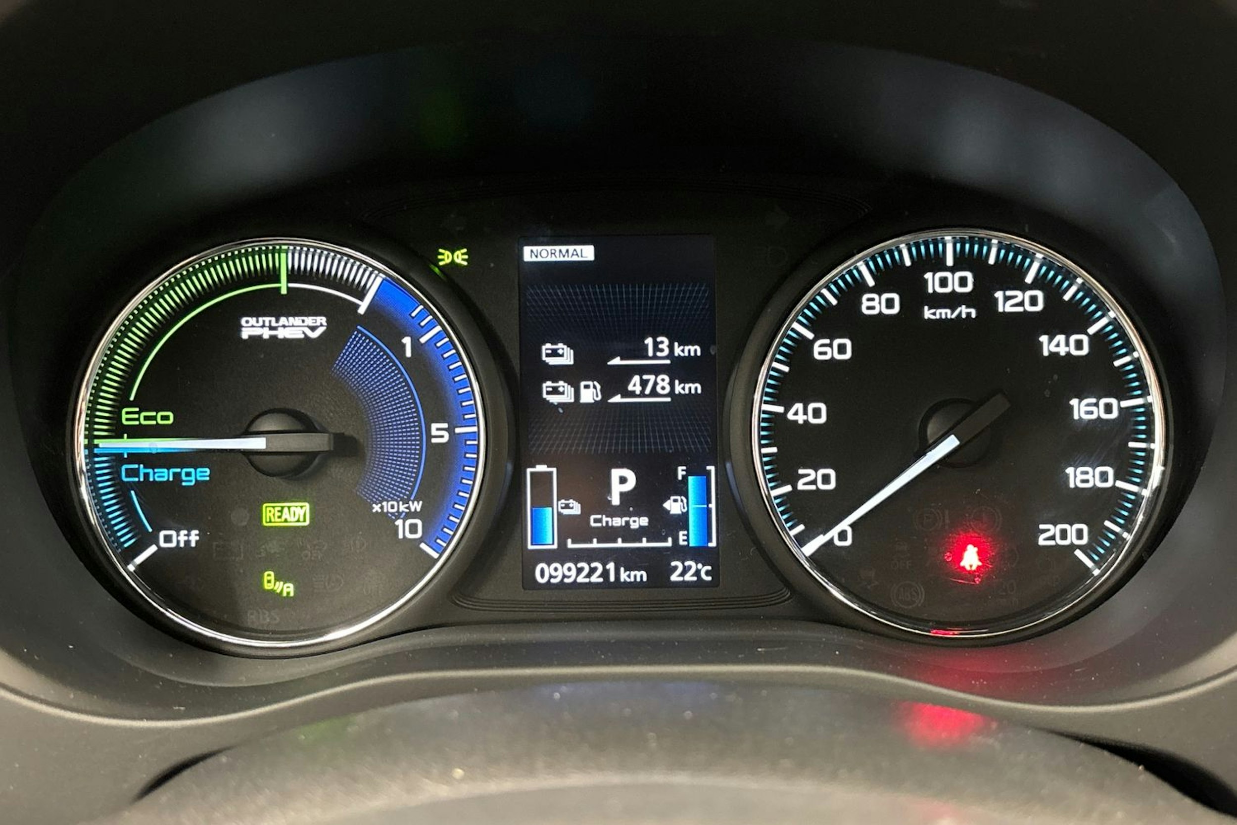 harmaa Mitsubishi Outlander 2021 kuva 19.