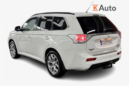Valkoinen Mitsubishi Outlander PHEV 2014 kuva 2.
