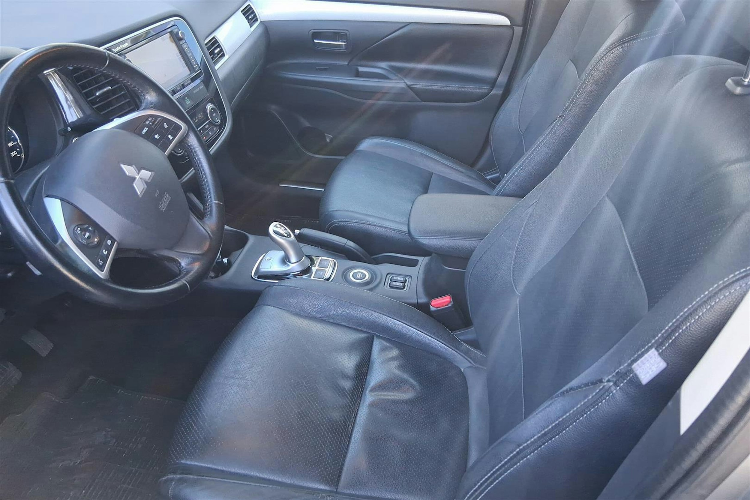 harmaa Mitsubishi Outlander PHEV 2014 kuva 6.