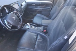 harmaa Mitsubishi Outlander PHEV 2014 kuva 6.