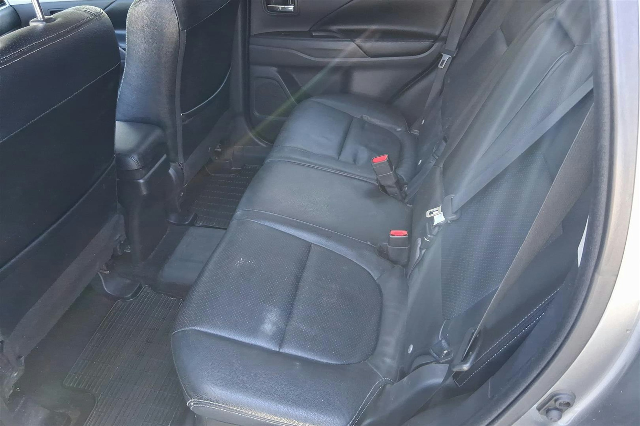 harmaa Mitsubishi Outlander PHEV 2014 kuva 8.