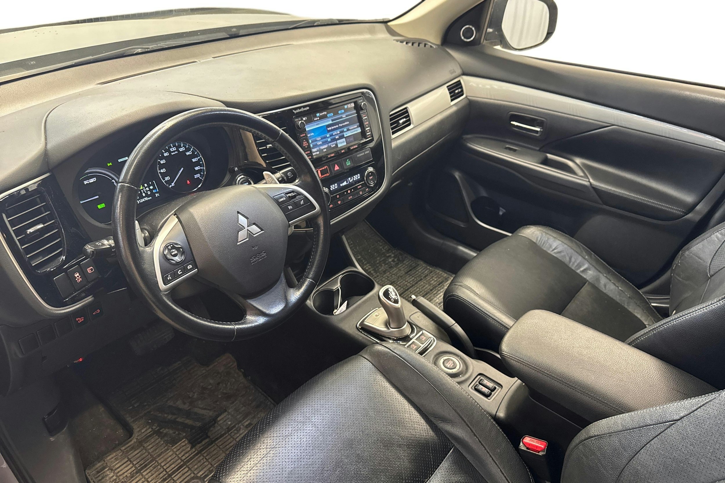 harmaa Mitsubishi Outlander PHEV 2014 kuva 6.