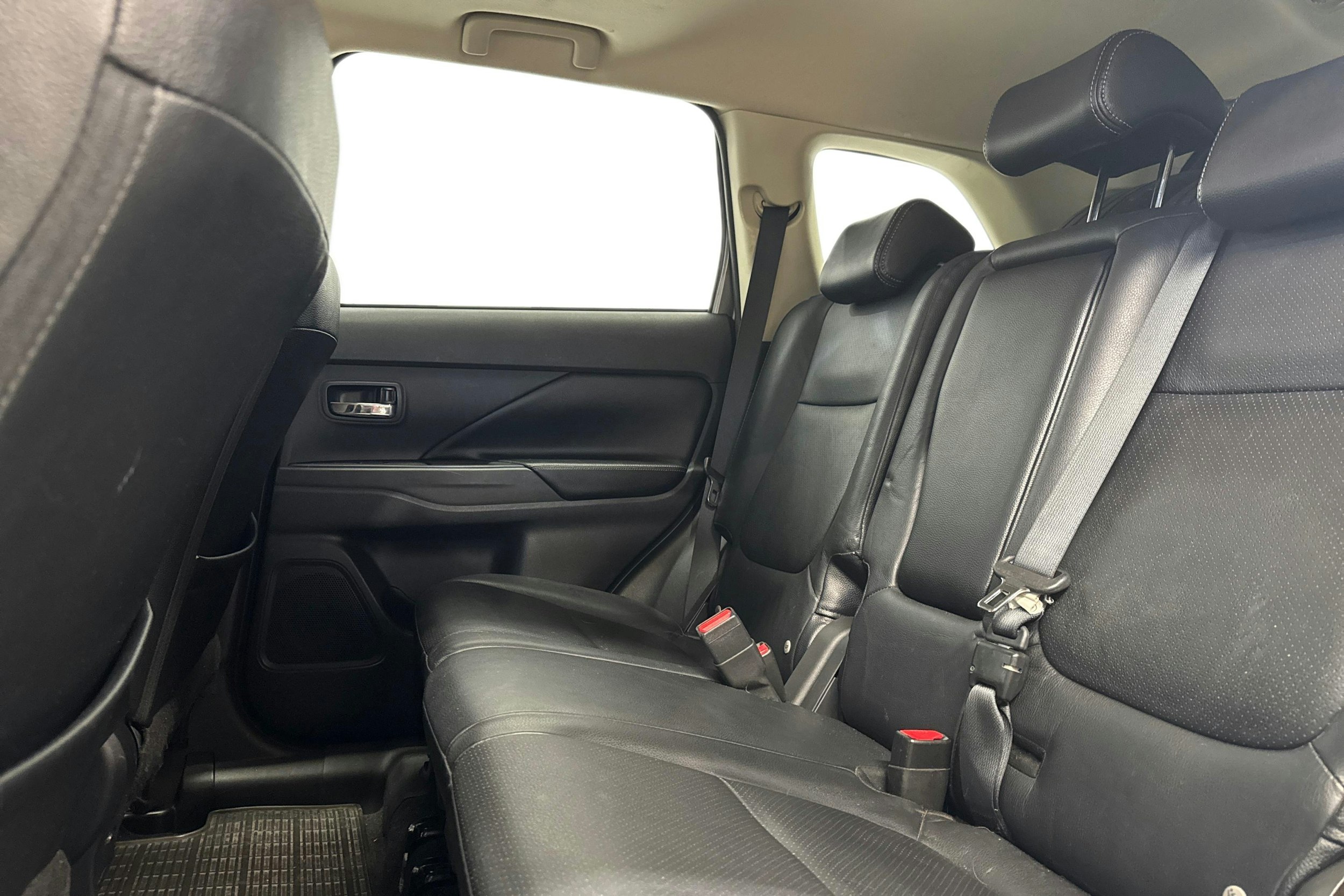 harmaa Mitsubishi Outlander PHEV 2014 kuva 8.