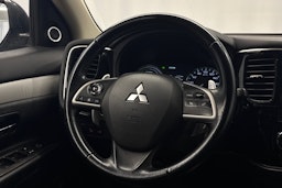 harmaa Mitsubishi Outlander PHEV 2014 kuva 11.