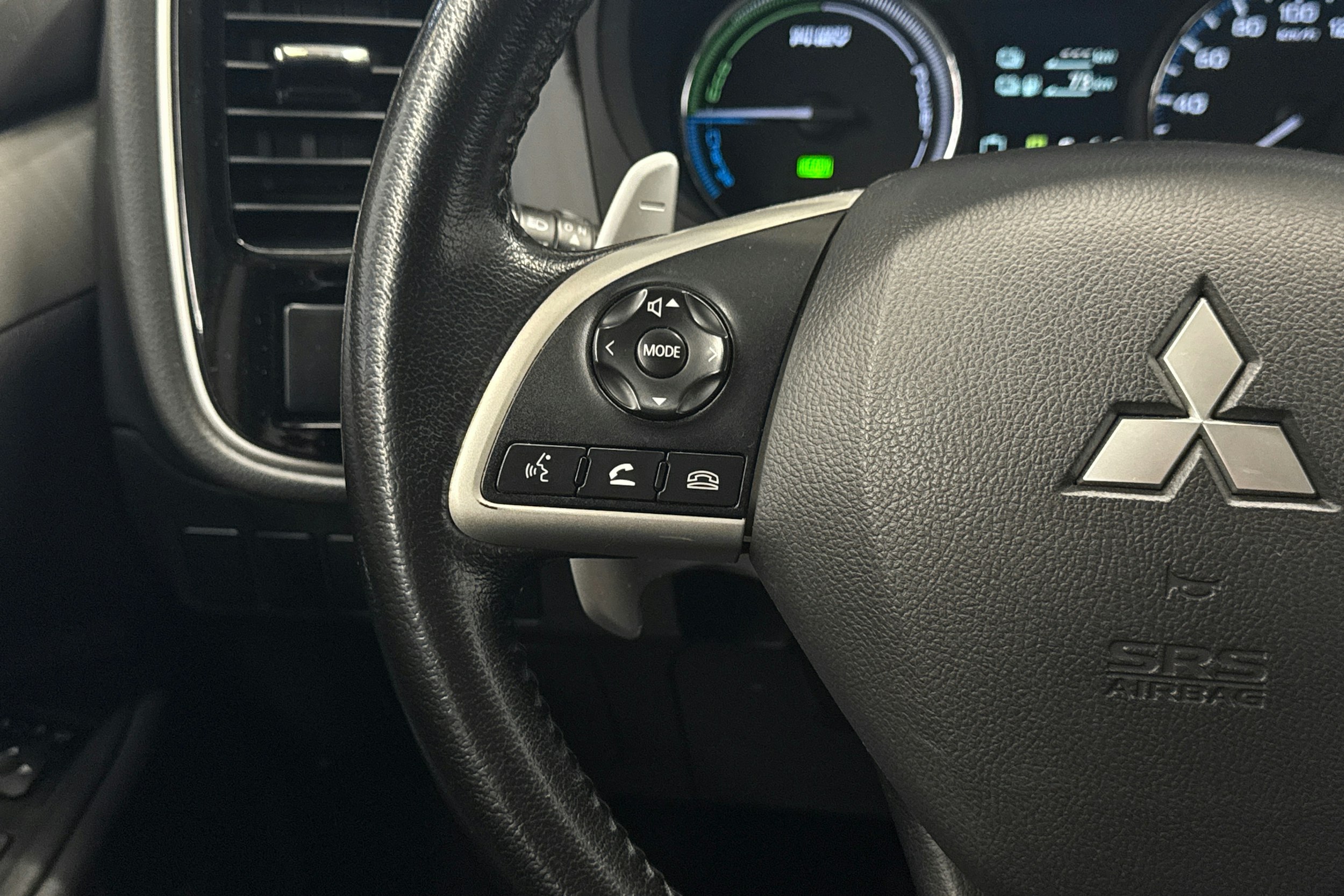 harmaa Mitsubishi Outlander PHEV 2014 kuva 12.