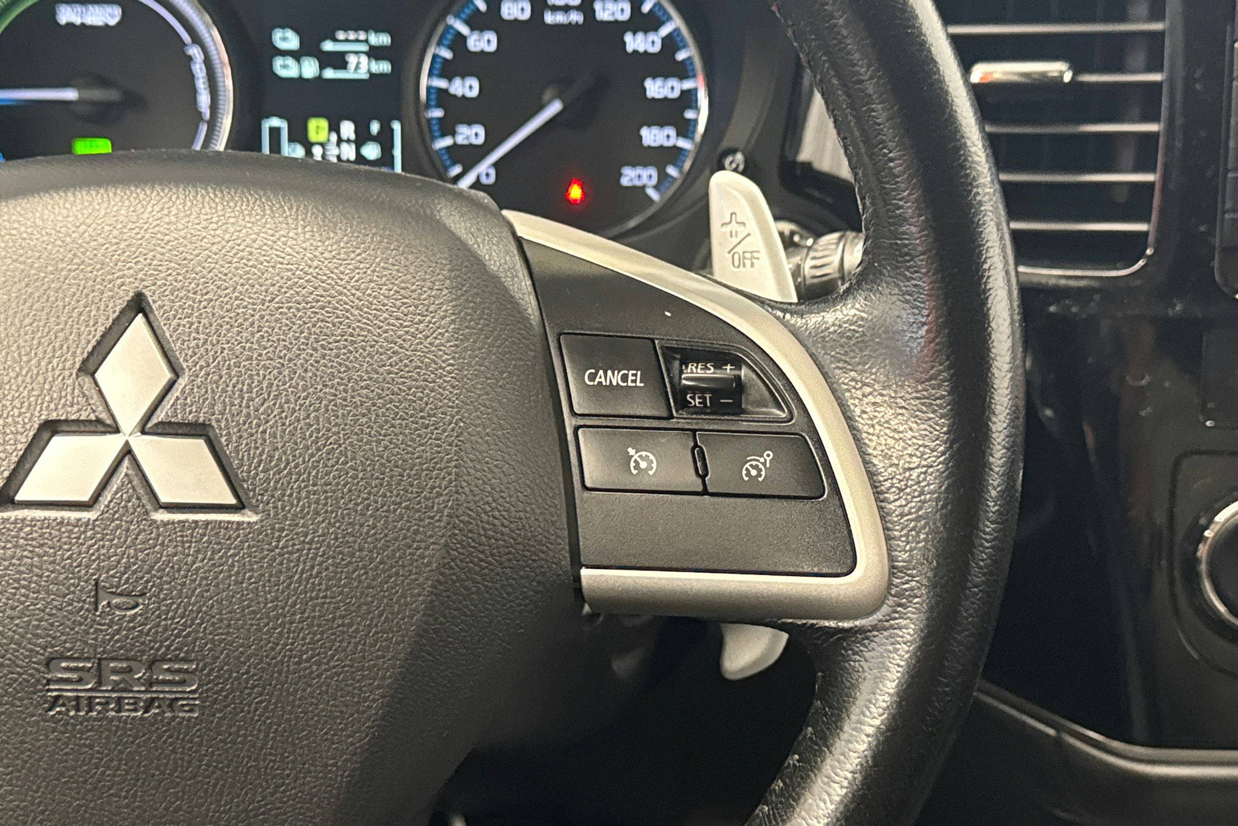 harmaa Mitsubishi Outlander PHEV 2014 kuva 13.