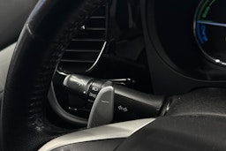 harmaa Mitsubishi Outlander PHEV 2014 kuva 14.