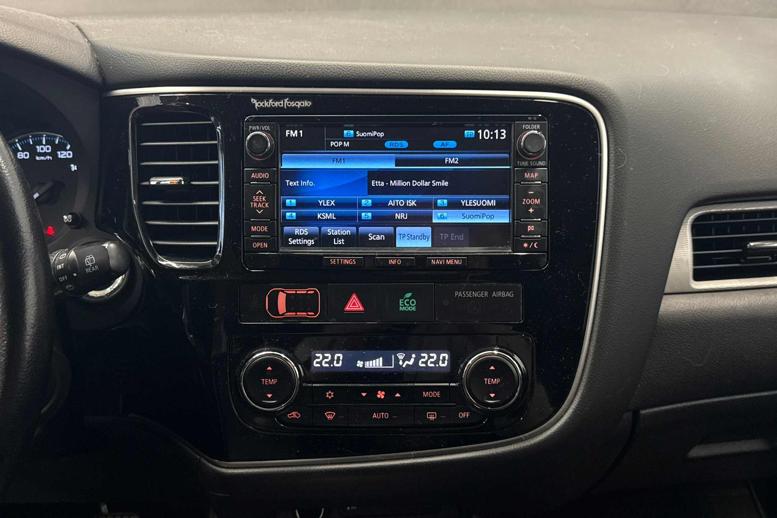 harmaa Mitsubishi Outlander PHEV 2014 kuva 17.