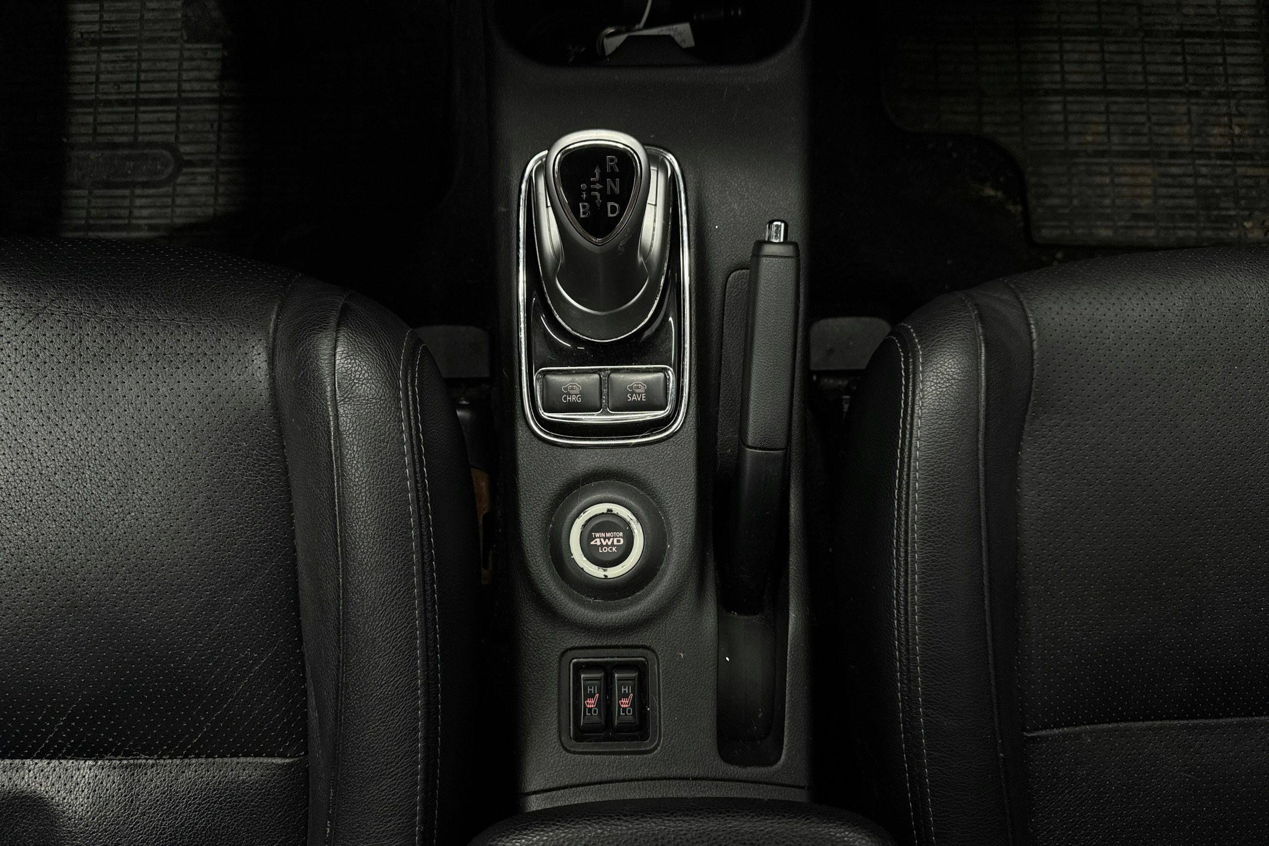 harmaa Mitsubishi Outlander PHEV 2014 kuva 18.