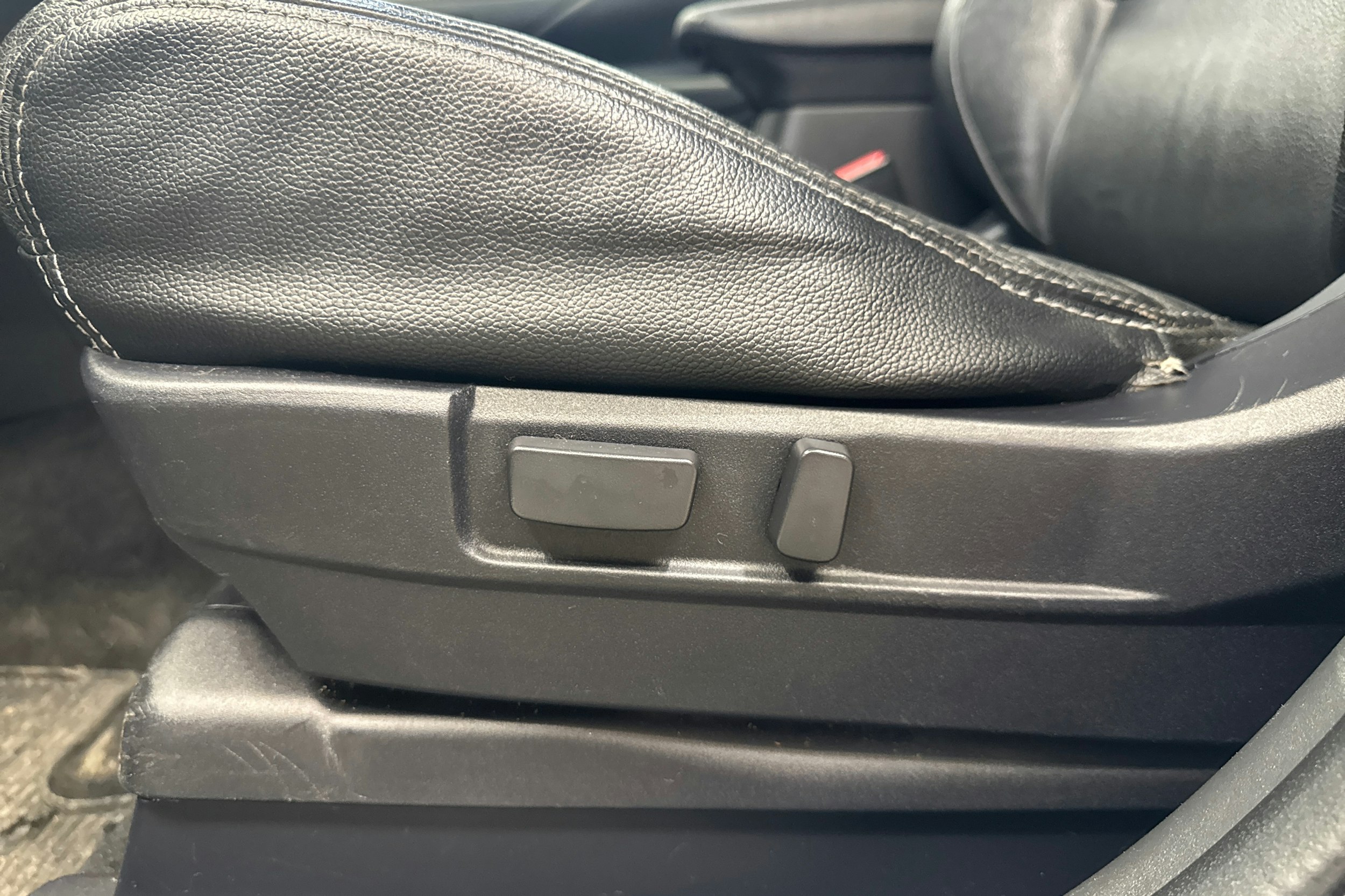 harmaa Mitsubishi Outlander PHEV 2014 kuva 19.