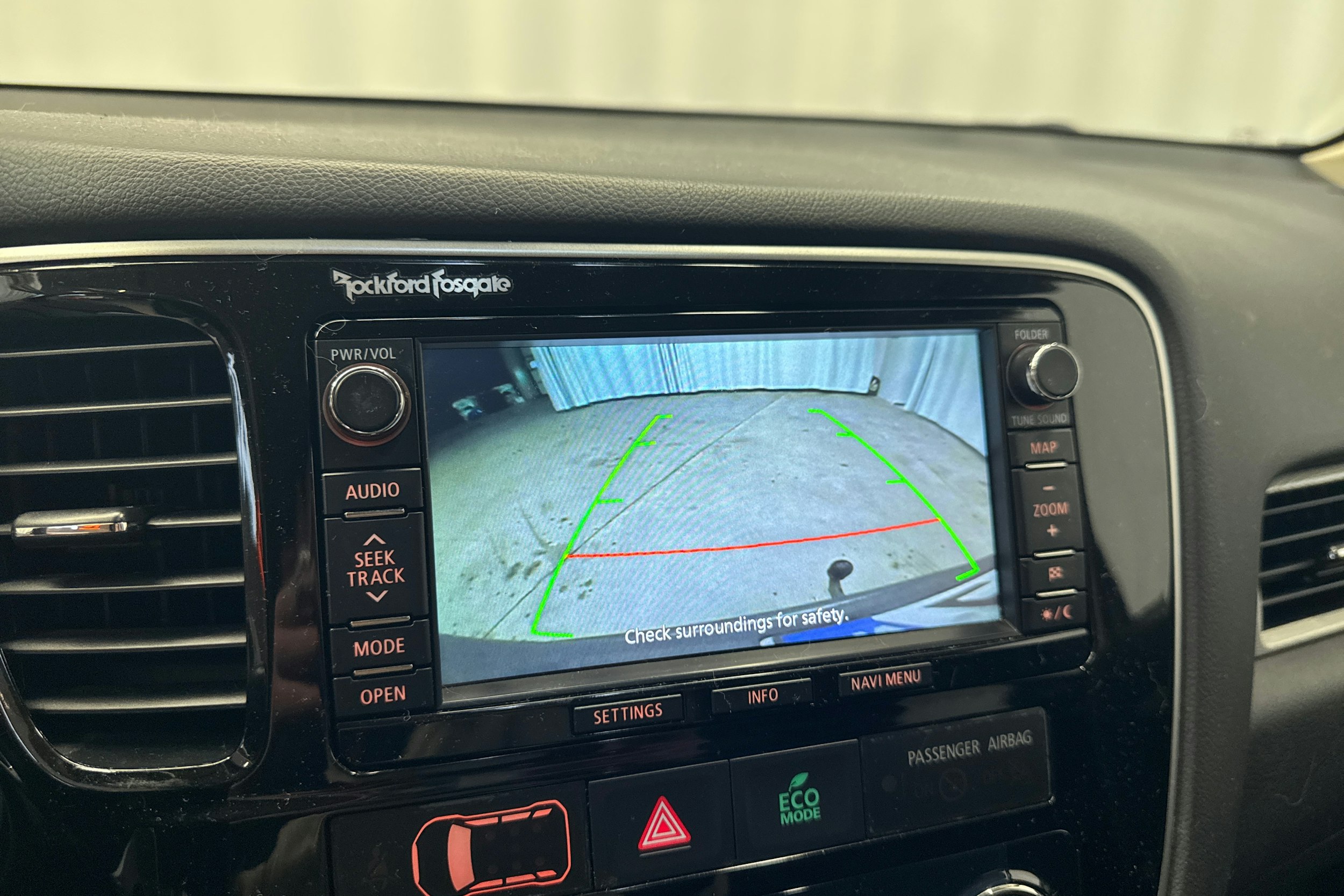 harmaa Mitsubishi Outlander PHEV 2014 kuva 23.