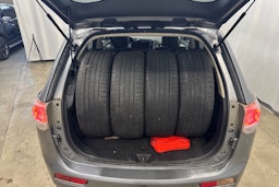 harmaa Mitsubishi Outlander PHEV 2014 kuva 24.