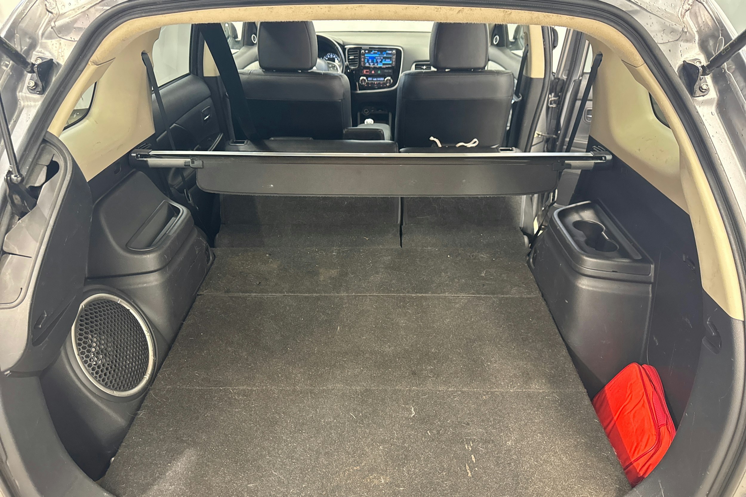 harmaa Mitsubishi Outlander PHEV 2014 kuva 32.