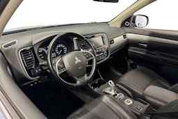met. sininen Mitsubishi Outlander PHEV 2014 kuva 7.