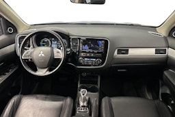 met. sininen Mitsubishi Outlander PHEV 2014 kuva 10.