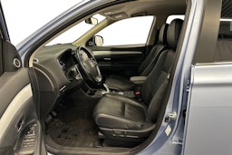 met. sininen Mitsubishi Outlander PHEV 2014 kuva 11.