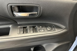 met. sininen Mitsubishi Outlander PHEV 2014 kuva 17.