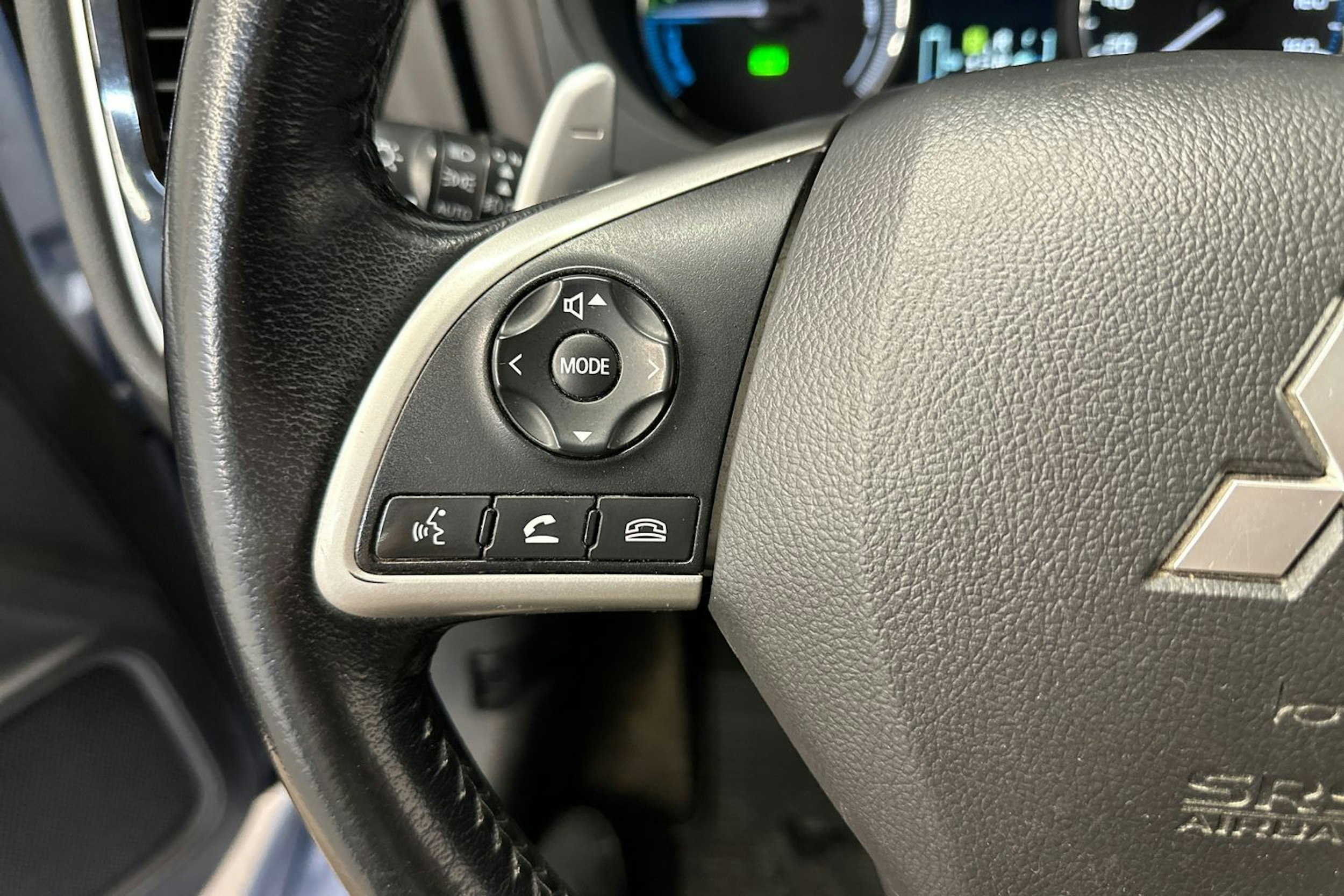 met. sininen Mitsubishi Outlander PHEV 2014 kuva 19.