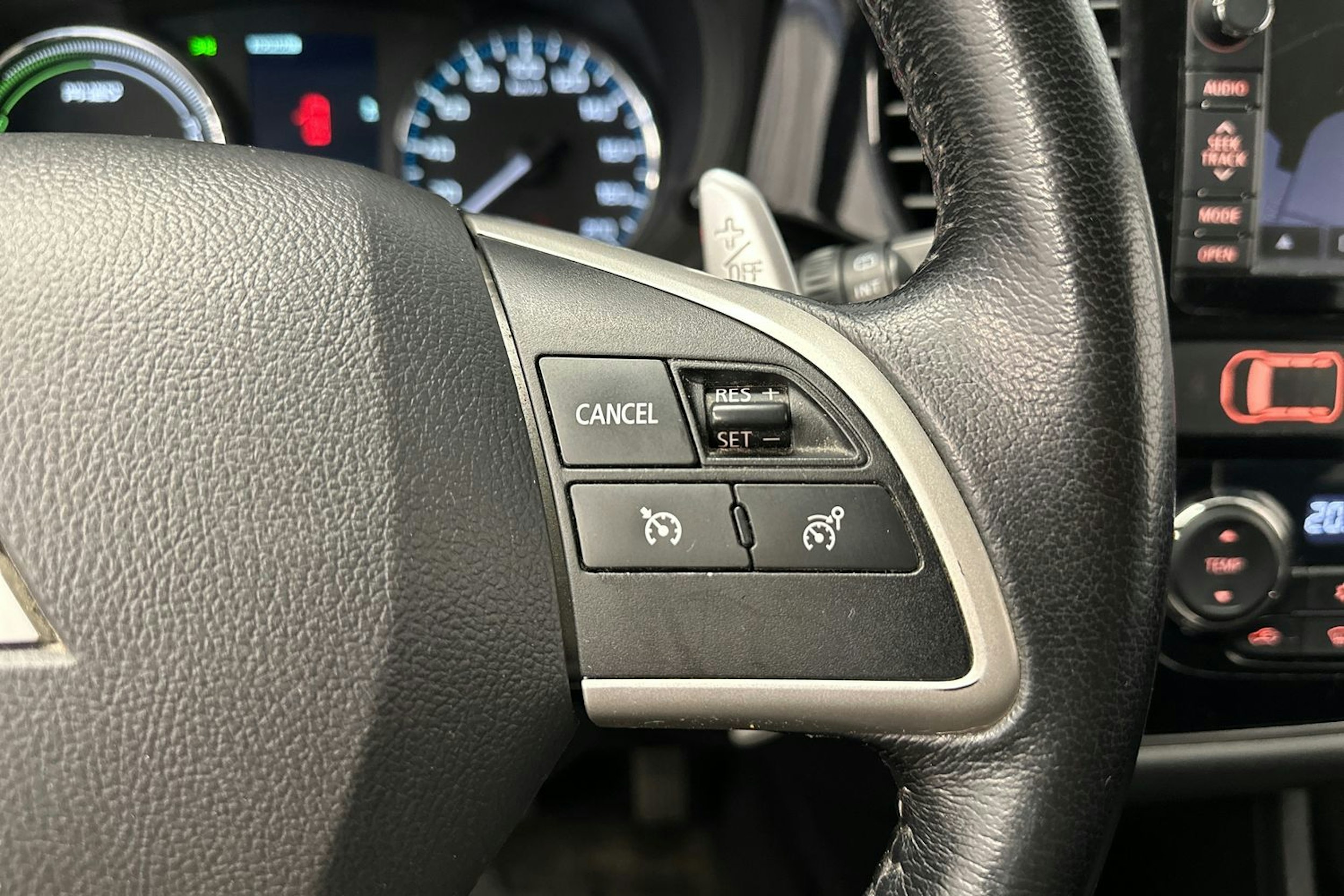 met. sininen Mitsubishi Outlander PHEV 2014 kuva 20.