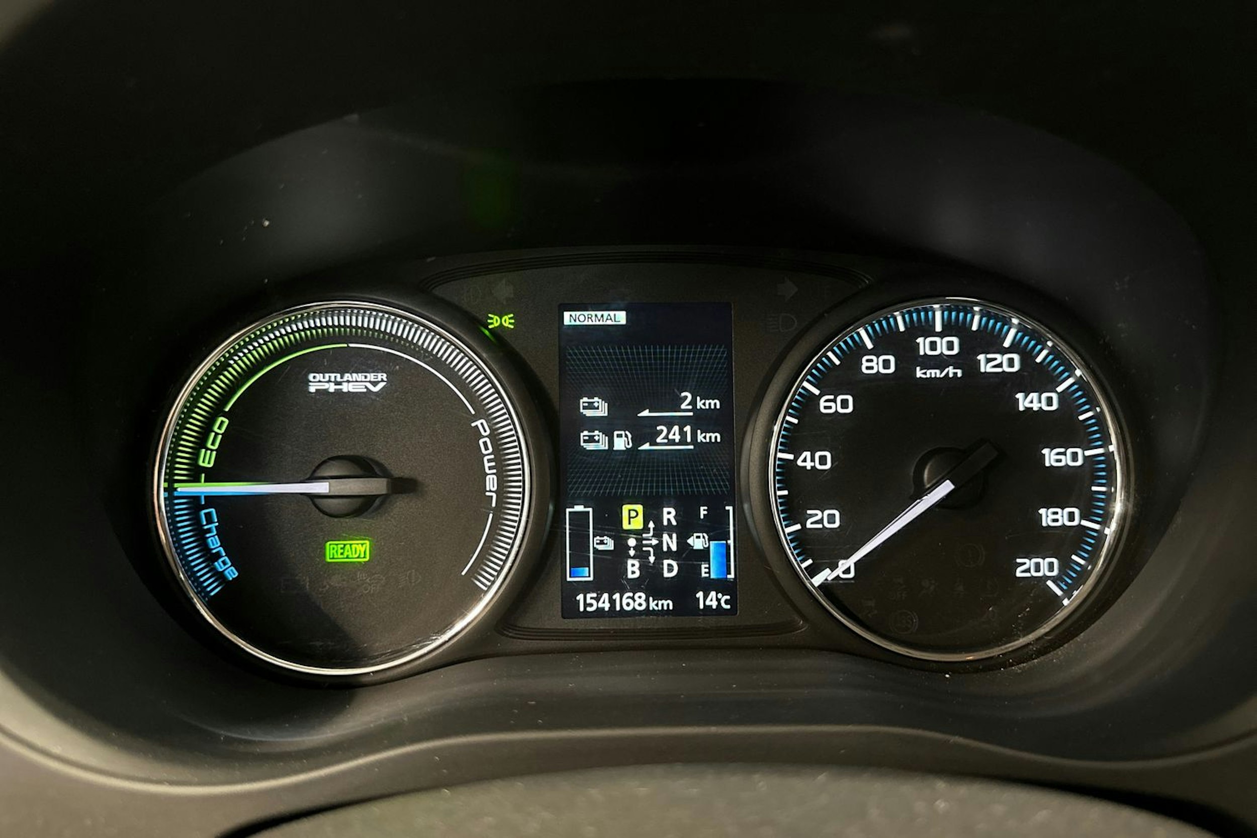 met. sininen Mitsubishi Outlander PHEV 2014 kuva 21.