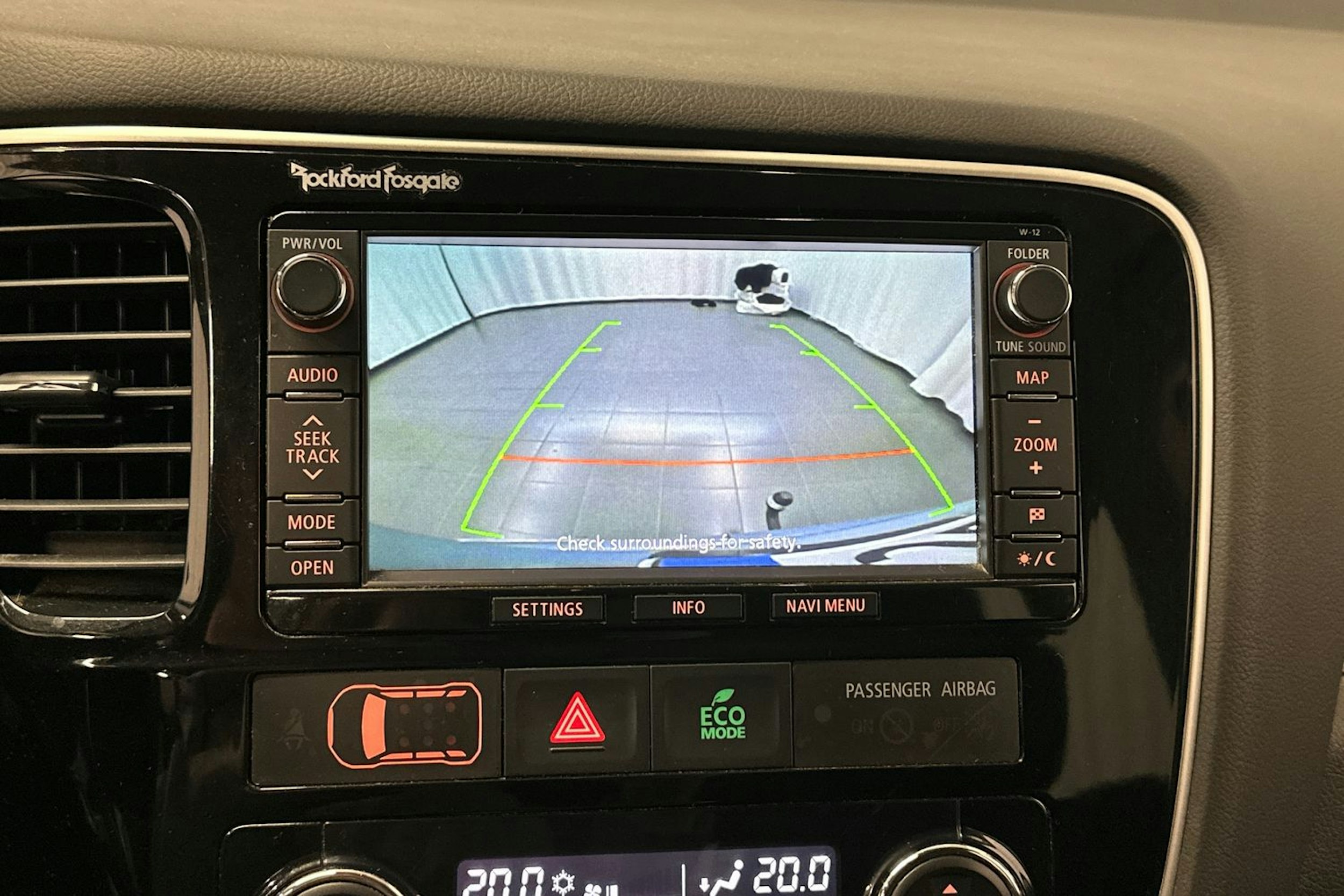 met. sininen Mitsubishi Outlander PHEV 2014 kuva 23.