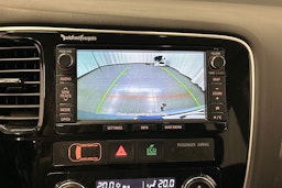 met. sininen Mitsubishi Outlander PHEV 2014 kuva 23.