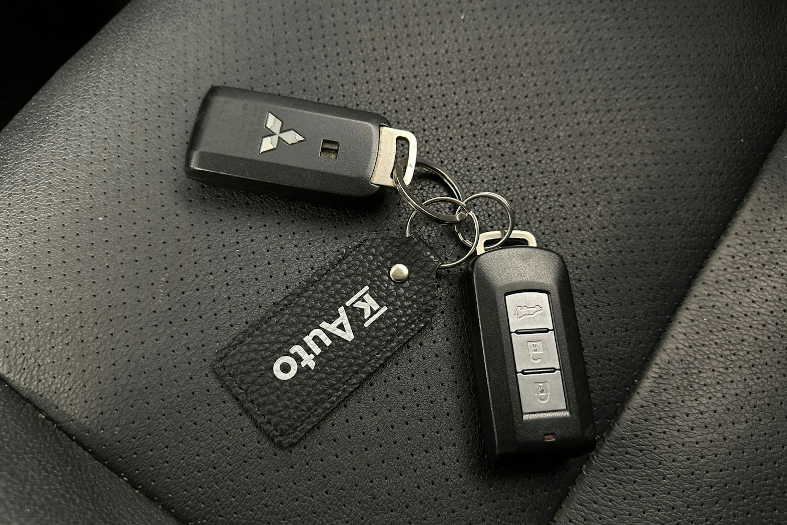 met. sininen Mitsubishi Outlander PHEV 2014 kuva 25.