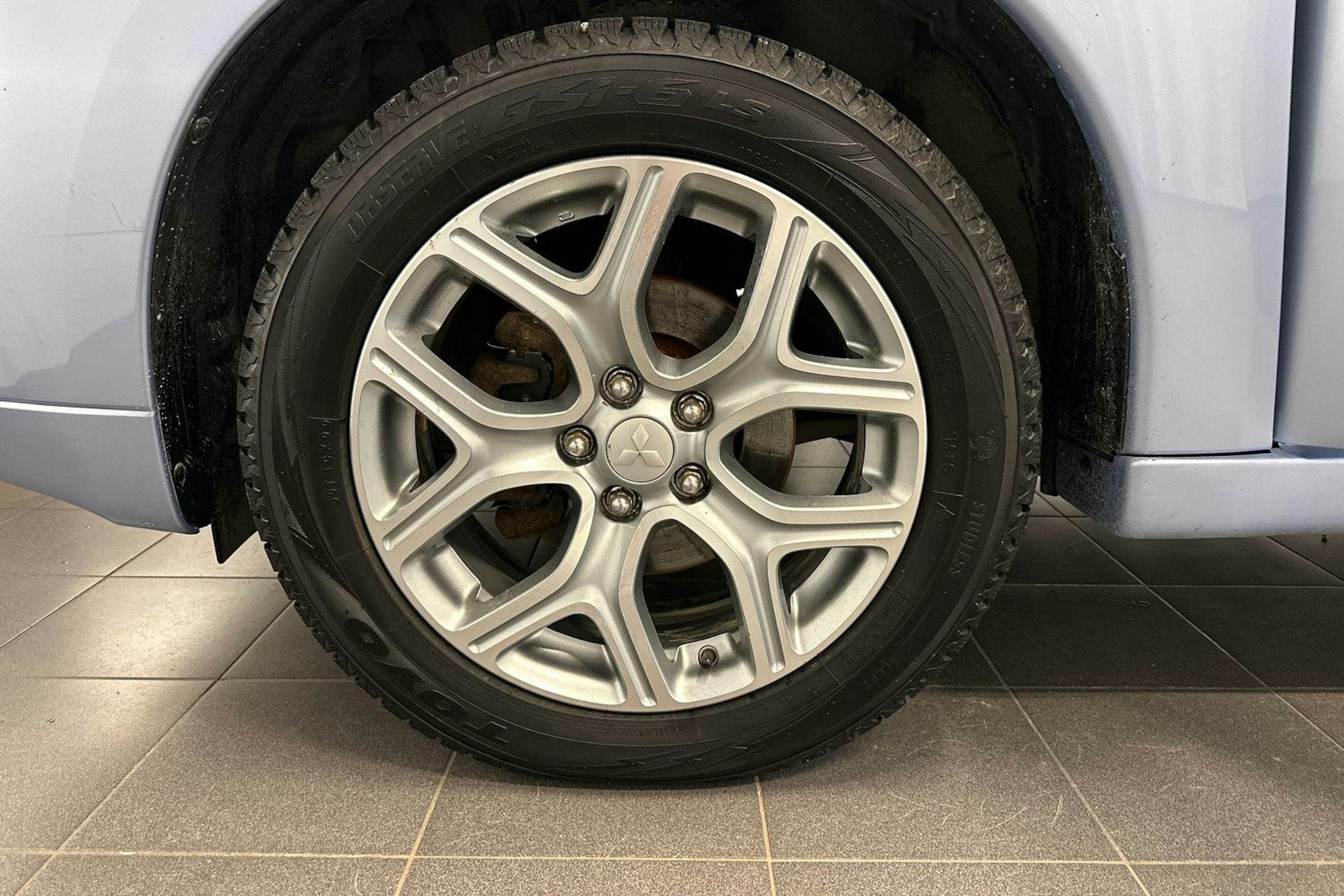 met. sininen Mitsubishi Outlander PHEV 2014 kuva 26.