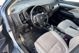 harmaa Mitsubishi Outlander PHEV 2014 kuva 3.