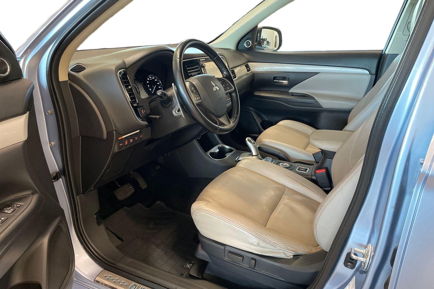 Mitsubishi Outlander PHEV 2014, kuva 7/30