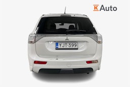 Valkoinen Mitsubishi Outlander PHEV 2014 kuva 3.