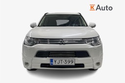 Valkoinen Mitsubishi Outlander PHEV 2014 kuva 5.