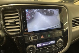 Valkoinen Mitsubishi Outlander PHEV 2014 kuva 14.