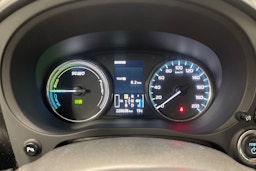 Valkoinen Mitsubishi Outlander PHEV 2014 kuva 15.