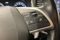 Valkoinen Mitsubishi Outlander PHEV 2014 kuva 18.