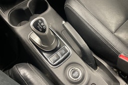 Valkoinen Mitsubishi Outlander PHEV 2014 kuva 19.