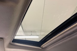 Valkoinen Mitsubishi Outlander PHEV 2014 kuva 21.