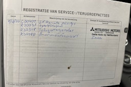 Valkoinen Mitsubishi Outlander PHEV 2014 kuva 26.