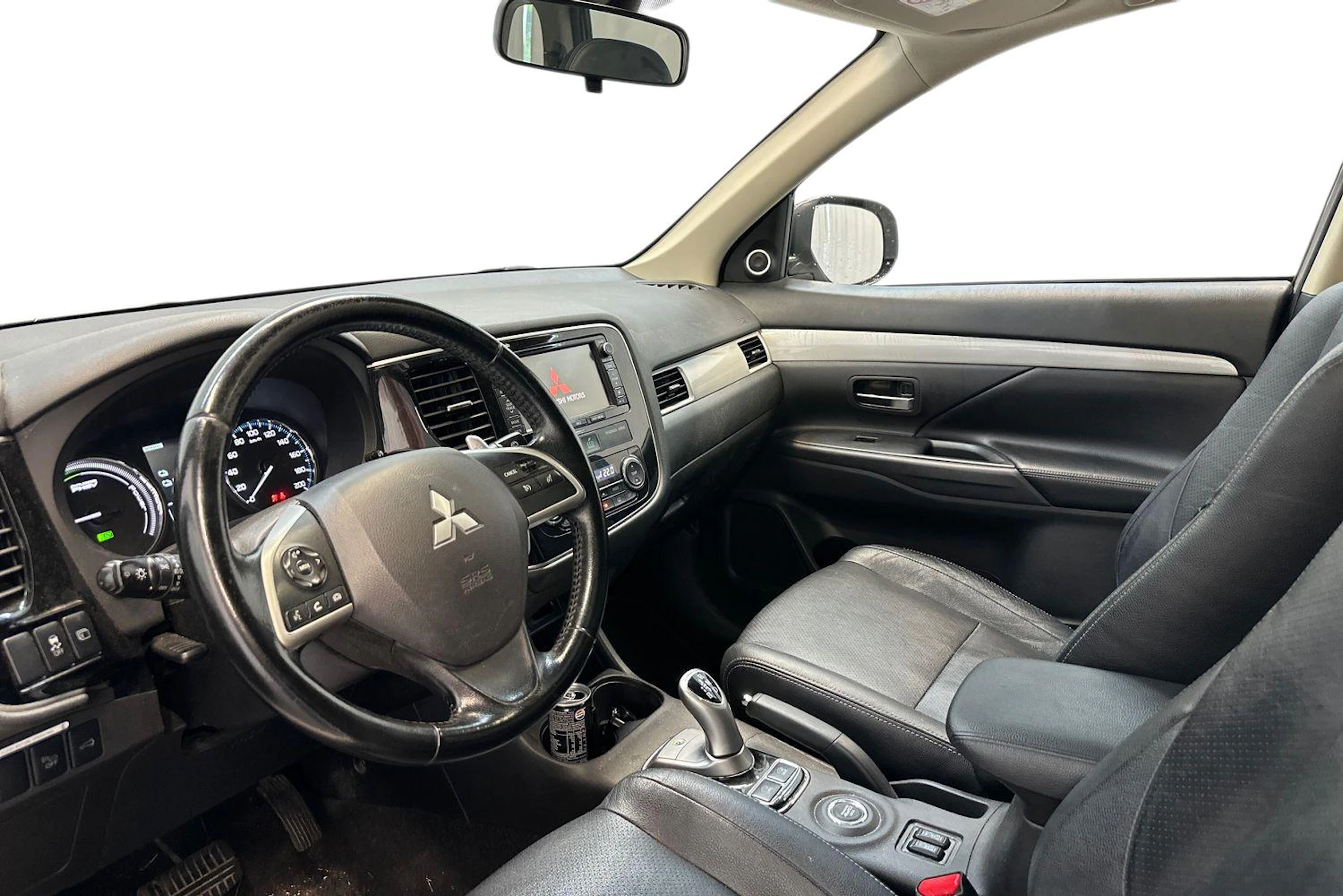 valkoinen Mitsubishi Outlander PHEV 2014 kuva 3.